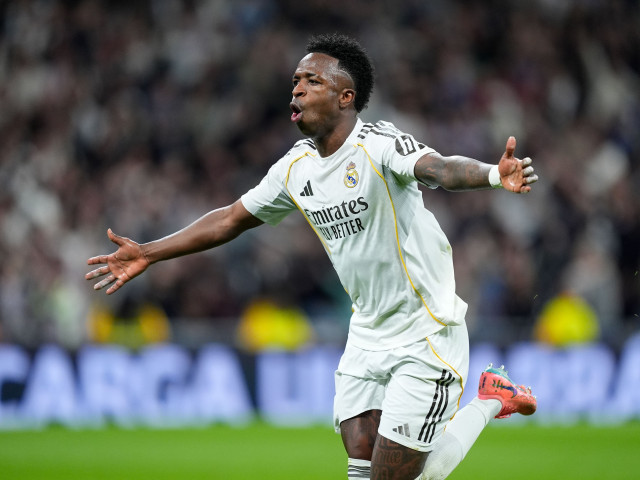 Vinicius Jr. a reușit, în cele din urmă, să spargă un blestem lung de ani în duelurile cu Atletico Madrid. După mai multe încercări și frustrări, brazilianul de la Real Madrid a reușit să înscrie o dublă importantă în partida din Liga Campionilor, oferindu-le madrilenilor o victorie esențială și confirmând că forma sa ofensivă ia din ce în ce mai mult avânt