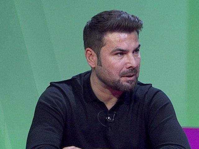 Mutu acuză că i-a dat bani, iar „Briliantul” îi răspunde: „Minți! Nici nu știe să comande la restaurant”