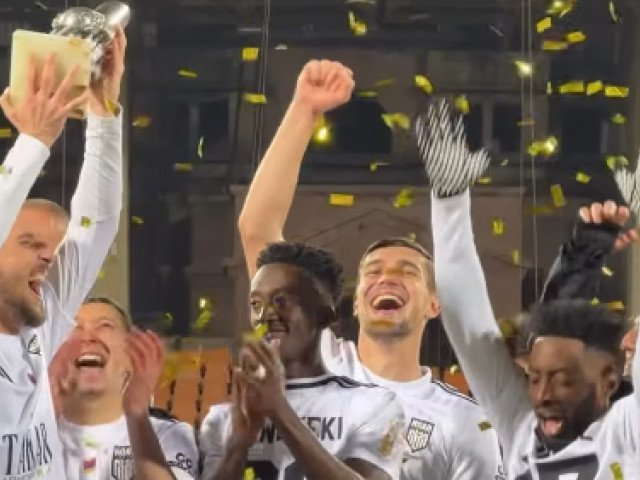 Un transfer surprinzător s-a consfințit în această vară în SuperLigă, dar, contrar așteptărilor, debutul la noua sa echipă s-a dovedit a fi unul de neuitat – cu o victorie în premieră și cu un trofeu în palmares, la doar câteva săptămâni după sosire