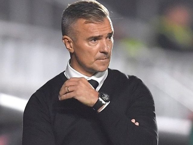 Dan Petrescu a ales să-și comunice intențiile și impresiile direct, apelând la vechiul său stil de a trimite mesaje personale