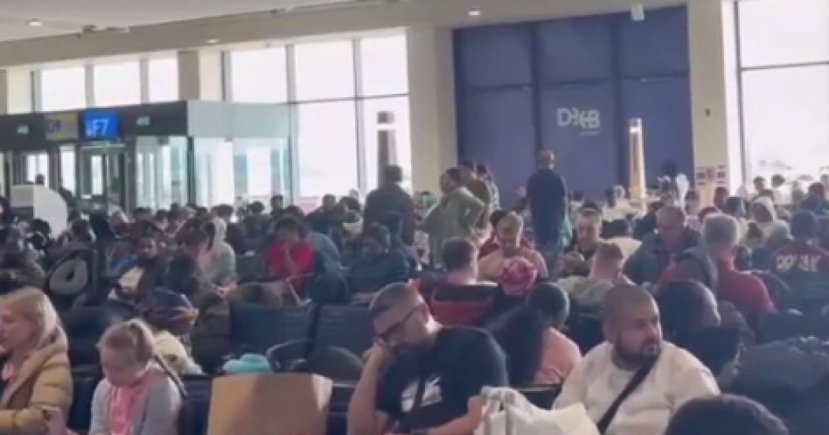 Românii repatriați din Orientul Mijlociu se întorc acasă în condiții controversate, după o serie de experiențe grele și nemulțumiri legate de modul în care au fost sprijiniți de autoritățile române