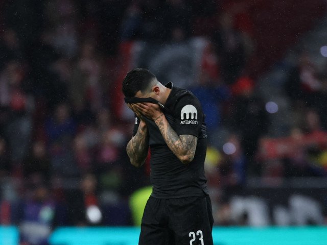 Pentru prima dată în ultimii 144 de ani, echipa de fotbal care evoluează pe unul dintre cele mai mari stadioane din lume a fost nevoită să trăiască o experiență de coșmar