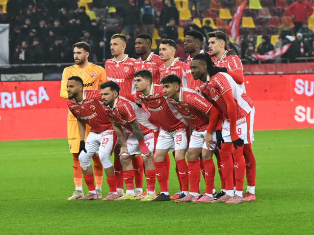 Dinamo, echipa care traversează cea mai dificilă perioadă din istoria recentă, a anunțat oficial lotul pentru următoarele două meciuri ale naționalei, în ciuda faptului că se află pe ultimul loc în clasamentul play-off-ului Ligii 1