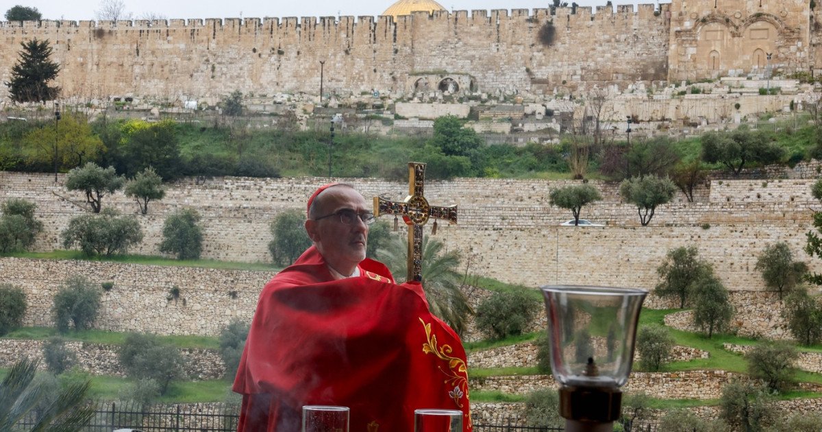 Prim-ministrul Israelian Benjamin Netanyahu a autorizat, luni, revenirea imediată a patriarhului latin al Ierusalimului, Pierbattista Pizzaballa, la Biserica Sfântului Mormânt, după scandalul provocat în Duminica Floriilor