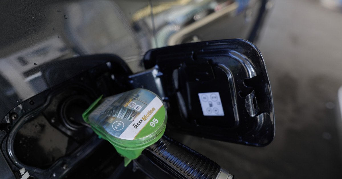 Carburanții se scumpesc din nou: benzina și motorina ating prețuri record, în ciuda eforturilor de control al prețurilor Prețurile carburanților din Romania au continuat să urce în ultima săptămână, ajungând la niveluri fără precedent în ultimele luni