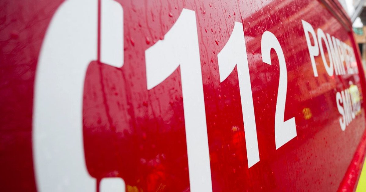 Un incendiu a izbucnit duminică seară, lângă șoseaua de centură a municipiului Arad, în zona pasajului CET, și a afectat grav un microbuz