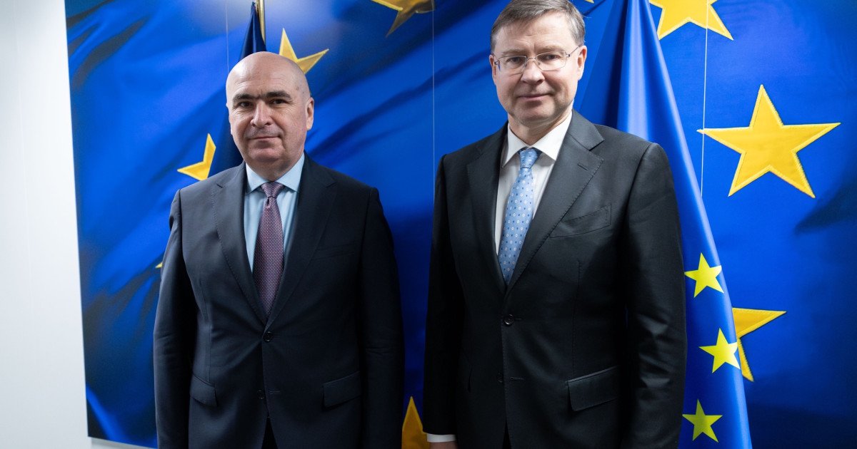 Premierul Ilie Bolojan a anunțat oficial, joi, că România păstrează angajamentul de a menține deficitul bugetar în limita de aproximativ 6% din PIB pentru acest an, reafirmând astfel angajamentele deja asumate în fața Comisiei Europene