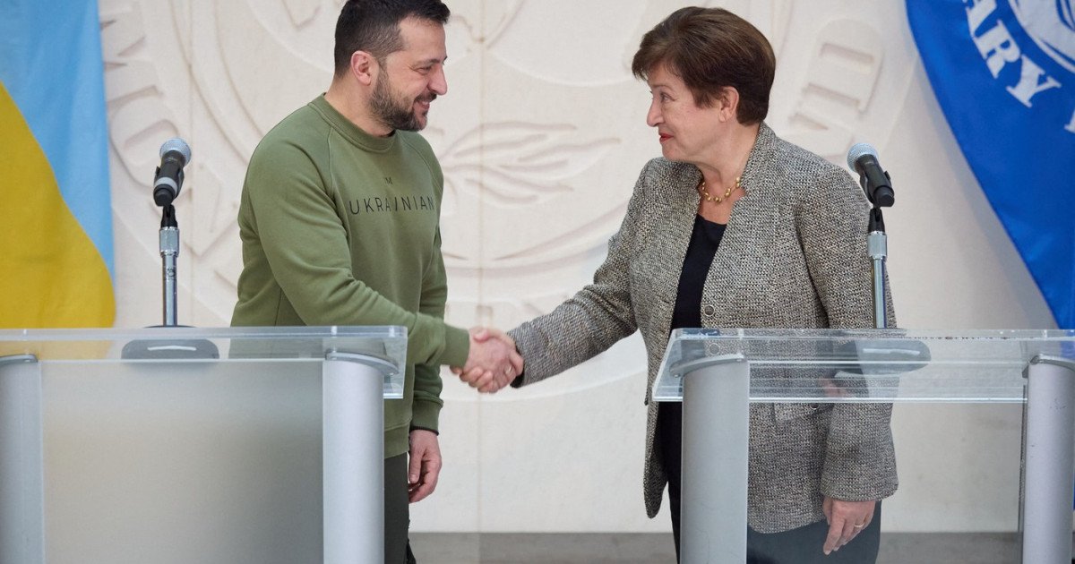 Un ajutor financiar crucial pentru Ucraina: FMI aprobă un nou program de sprijin de 8,1 miliarde de dolari Fondul Monetar Internațional a anunțat oficial joi că va aloca Kievului un program de asistență financiară în valoare de 8,1 miliarde de dolari, destinat să sprijine eforturile Ucrainei de a-și stabiliza economia în timpul conflictului armat