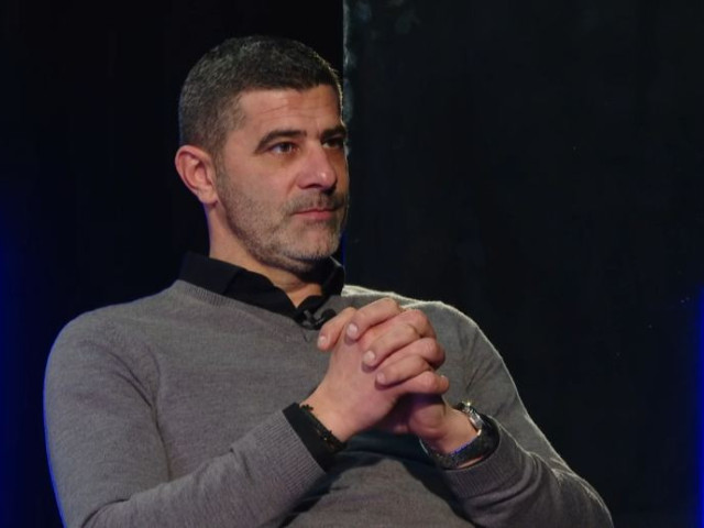 Datoriile deciziei: Dan Petrescu și catalizarea crizei în lupta pentru evitarea retrogradării Într-un moment crucial al campionatului, FC Universitatea Cluj a suferit o înfrângere dureroasă pe terenul celor de la FC Argeș, 1-2, o veste care zguduie poziția ardelenilor în clasament și ridică semne de întrebare asupra viitorului echipei