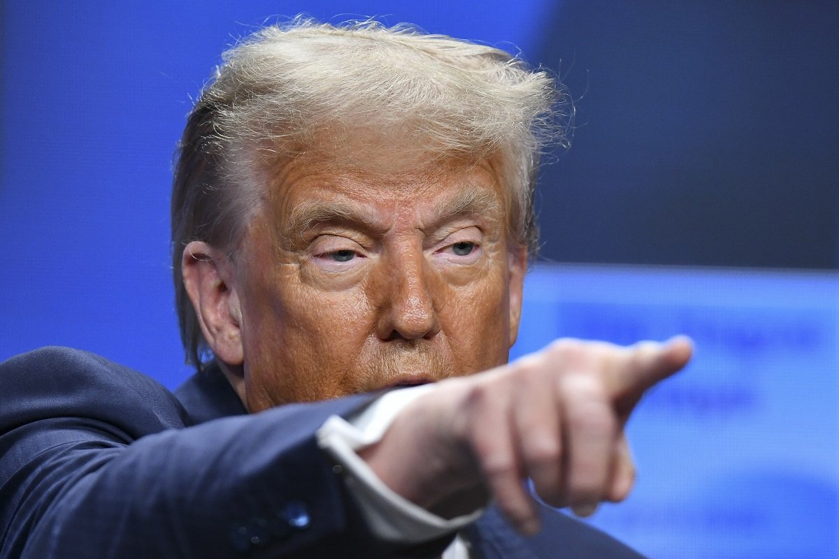 Președintele Donald Trump a făcut recent declarații catalitice despre viitorul liderului suprem al Iranului, arătând că procesul de succesiune în cel mai influent și misterios post din conducerea islamică a țării va fi, cel puțin din punctul său de vedere, unul dificil și, probabil, temporar instabil