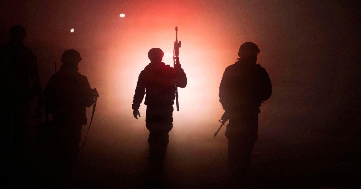 Armata Statelor Unite a inclus chatbotul de inteligență artificială Claude în operațiuni de supraveghere împotriva liderilor din Venezuela și Iran, ceea ce a stârnit dezbateri în domeniul securității și tehnologiei militare