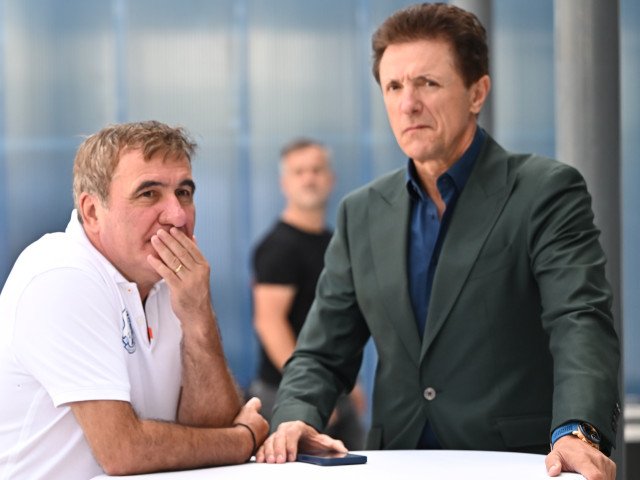 Gică Popescu, legenda fotbalului românesc și un cunoscut om de afaceri, a confirmat recent că intenționează să facă un pas decisiv în parcursul său de achiziție a clubului Farul Constanța, currently deținut de Gică Hagi, una dintre cele mai emblematice personalități ale fotbalului românesc