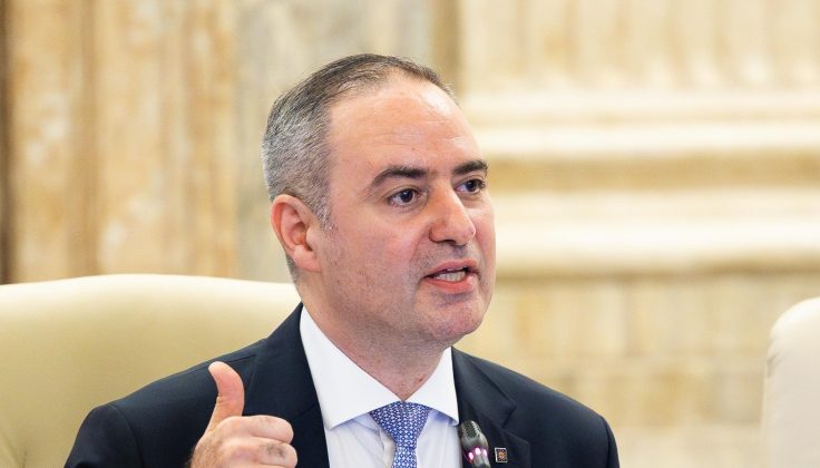 Ministrul Finanțelor, Nărare, implicat într-un accident rutier; conducea o mașină de serviciu