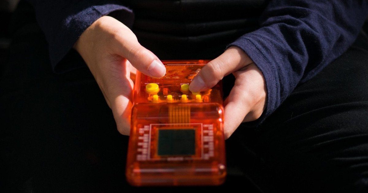 Jocul Tetris, o simplă activitate de divertisment care s-a bucurat de popularitate încă din anii ’80, poate avea beneficii neașteptate în tratarea traumei, conform unui studiu recent realizat de cercetători din Suedia