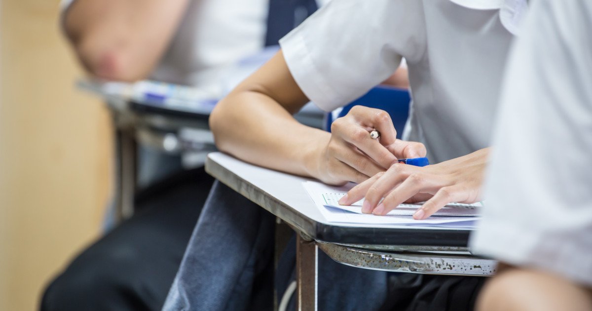Elevii de la clasele a XII-a și a XIII-a care au susținut proba la alegere a profilului în cadrul simulării examenului de Bacalaureat 2026 pot consulta acum baremul de corectare și notare, publicat de Ministerul Educației