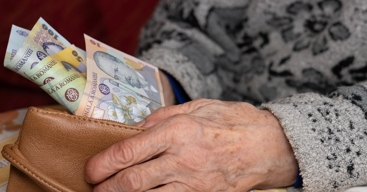 Pensiile pentru luna aprilie vor fi plătite mai devreme decât de obicei, pentru a le permite pensionarilor să aibă acces la bani înainte de Sărbătorile Pascale