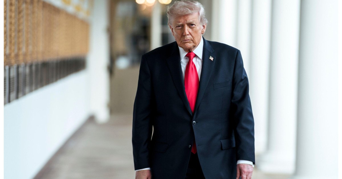 Deciziile riscante ale președintelui Trump pun la încercare stabilitatea economică a SUA în fața crizei din Iran Președintele american Donald Trump pare să continue pe linia unor decizii extrem de riscante, acțiuni care, conform analiștilor, ar putea destabiliza nu doar economia națională, ci și echilibrul geopolitic mondial