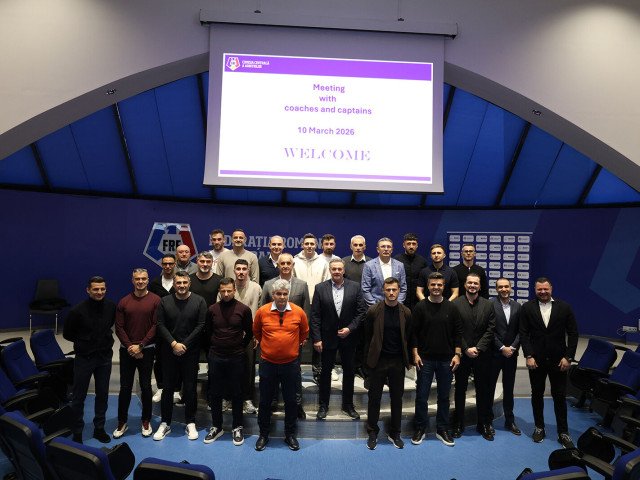 Întâlnire crucială între cluburile din SuperLigă și Kyros Vassaras: O primă reacție clară Discursul simbolic al fotbalului european s-a intensificat în ultimele zile, odată cu încheierea unei întâlniri extrem de importante între reprezentanții cluburilor din SuperLigă și Kyros Vassaras, președintele Comisiei Tehnice UEFA