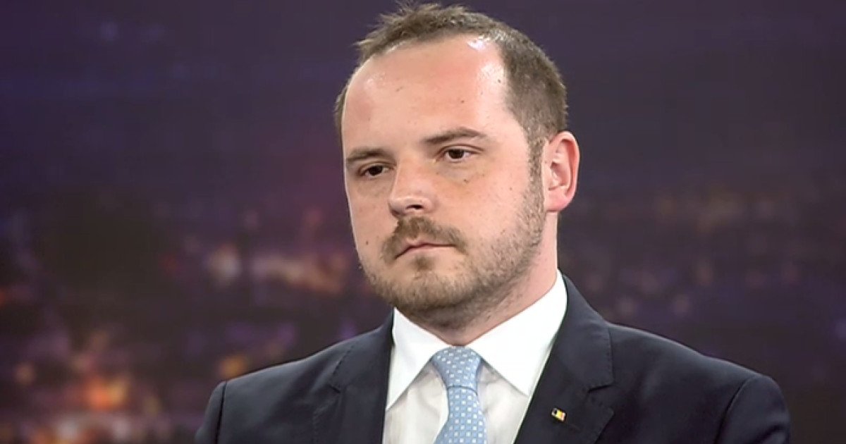 Ministrul Sănătății, Alexandru Rafila, a atras atenția asupra unei probleme persistente și profund rădăcinate în sistemul medical românesc: evitarea serviciului în unitățile publice de către medicii angajați la stat, care activează simultan și în sectorul privat