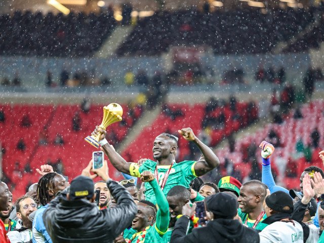 Senegal a reacționat dur după decizia FIFA de a le retrage calificarea în cadrul Cupei Africii pe Națiuni, ca urmare a unui incident controversat legat de regulamentul de participare al turneului din Camerun