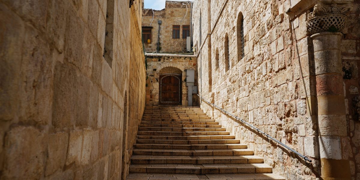 „Pentru prima dată în ultimele secole”. Poliția israeliană nu l-a lăsat pe Patriarhul Ierusalimului să intre la Sfântul Mormânt pentru slujba de Florii