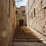 „Pentru prima dată în ultimele secole”. Poliția israeliană nu l-a lăsat pe Patriarhul Ierusalimului să intre la Sfântul Mormânt pentru slujba de Florii