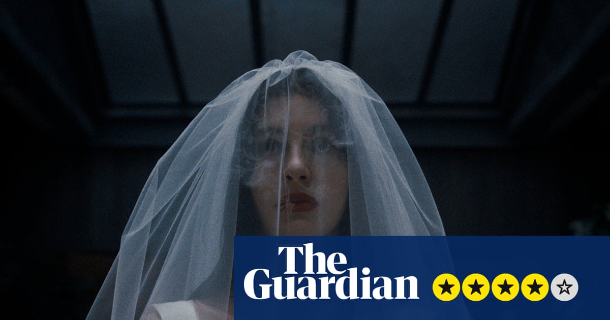 Recenzie „Something Very Bad Is Going to Happen”: O serie care te îngrozește până la isterie