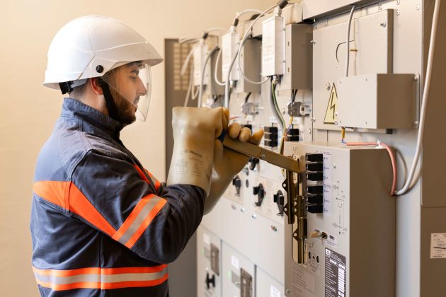 Rețeaua de distribuție electrică din zona Năvodari a fost supusă unei modernizări ample, finalizată la sfârșitul anului 2025, într-un proiect cu impact major asupra siguranței și calității serviciului pentru consumatorii din județul Constanța