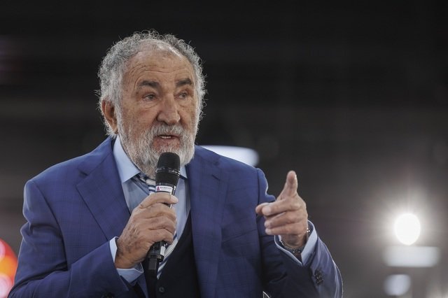 Antreprenorii Ion Stoica și Matei Zaharia, co-fondatori ai companiei americane de software Databricks, se mențin pe primul loc în clasamentul miliardarilor români, cu averi nete de câte 5 miliarde de dolari fiecare