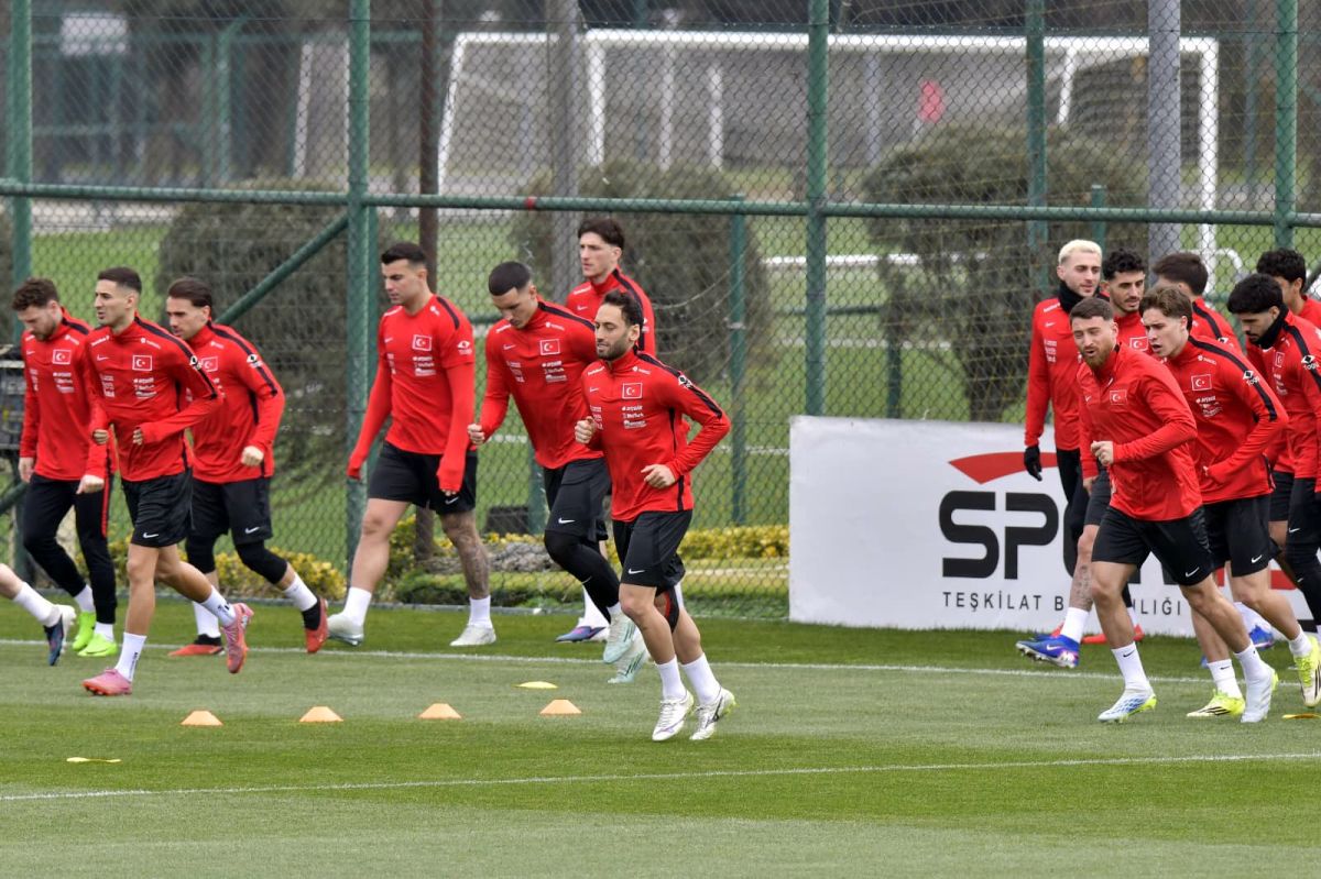 Turcia, cu ochii pe calificarea la EURO 2024, a susținut astăzi un antrenament oficial, la doar o zi înaintea meciului decisiv cu România din barajul pentru calificare