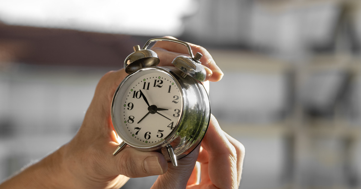 România schimbă ora în 2026: experții avertizează asupra impactului asupra somnului