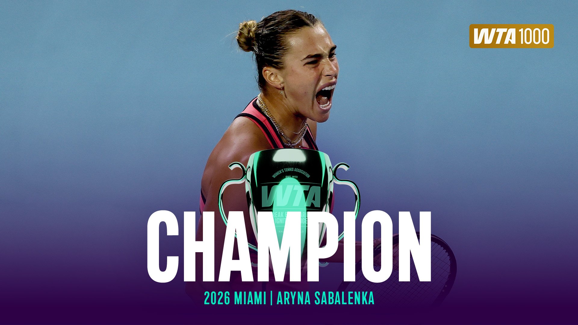 Aryna Sabalenka continuă să scrie istorie pe zgura de la Miami, după ce a câștigat pentru a doua oară consecutiv Turneul de la Miami Open, atingând o realizare rară în tenisul feminin