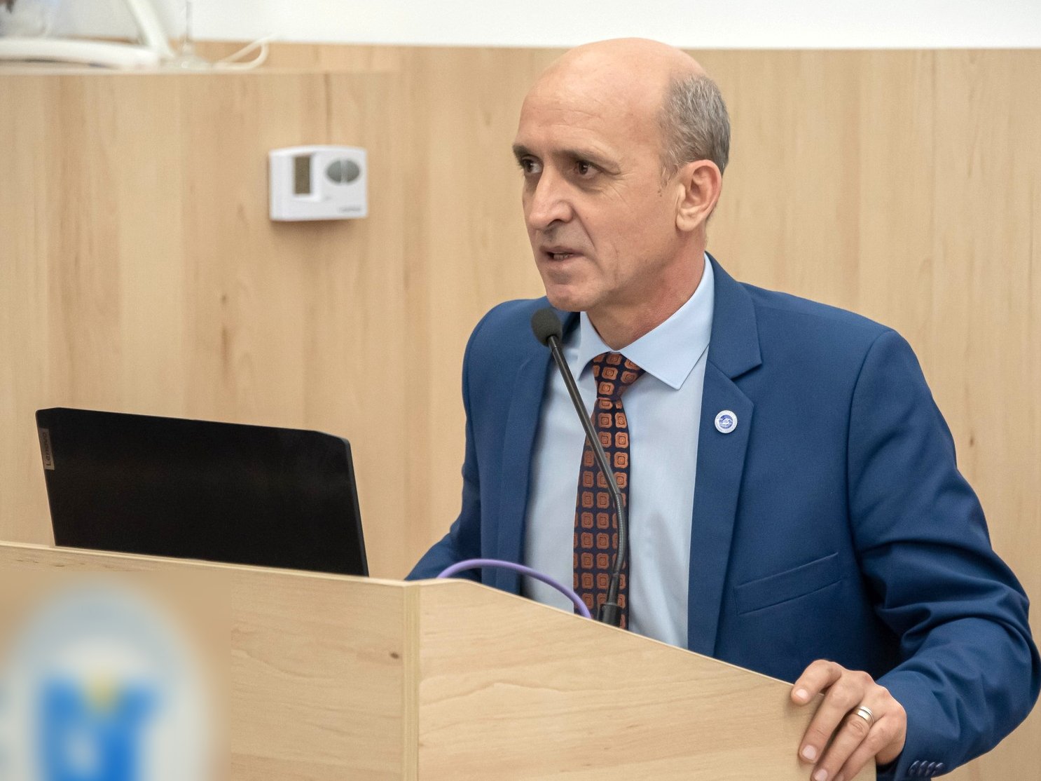 Sorin Ion, secretar de stat în Ministerul Educației și Cercetării, a reafirmat angajamentul guvernului român față de programul de combatere a abandonului școlar, declarând ferm că Programul Național de Reducere a Abandonului Școlar (PNRAS) „va continua sigur”