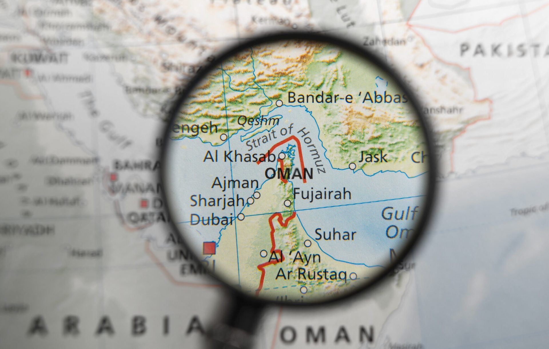 Un nou incident în Strâmtoarea Ormuz: o navă cisternă atacată cu un proiectil necunoscut O nouă incident în zona tensionată a Strâmtorii Ormuz a ridicat semne de întrebare privind securitatea traficului maritim în această regiune strategică