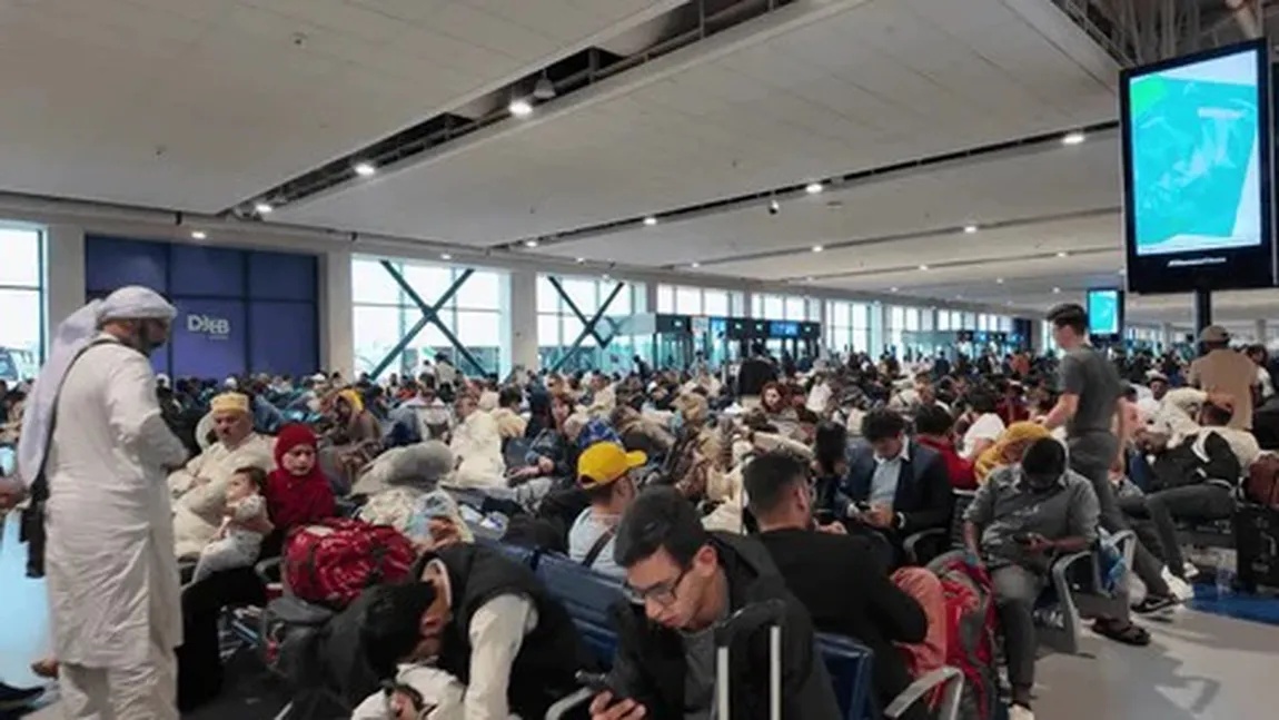 România trebuie să implementeze mecanisme eficiente de protecție pentru turiști în situații de criză, spun oficialii din industrie Situația tensionată din Orientul Mijlociu, cauzată de conflictul dintre Iran și alte state, a scos în evidență vulnerabilitățile sistemului de protecție a turiștilor români aflați în străinătate