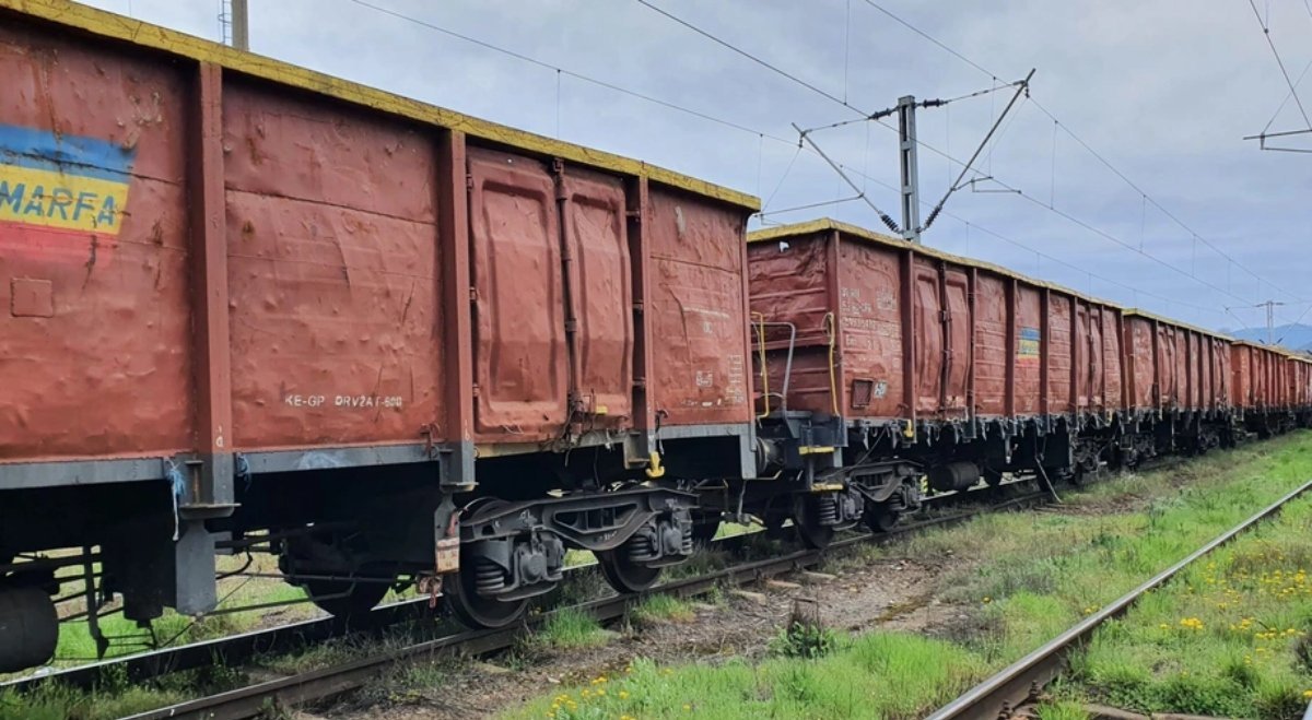 Un adolescent a ajuns în pragul unei tragedii duminică după-amiază, după ce s-a urcat pe vagonul unui tren de marfă aflat în stația Halta de Mișcare Chiajna