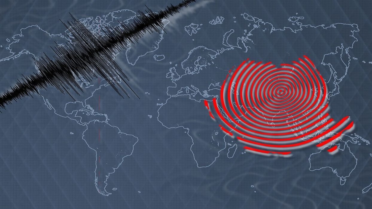 Un val de cutremure de mică intensitate a zguduit România în noaptea și dimineața zilei de 7 martie 2026, atrăgând atenția specialiștilor din domeniu și ridicând semne de întrebare cu privire la activitatea seismică din zona Vrancea, una dintre cele mai active și monitorizate regiuni seismice ale țării