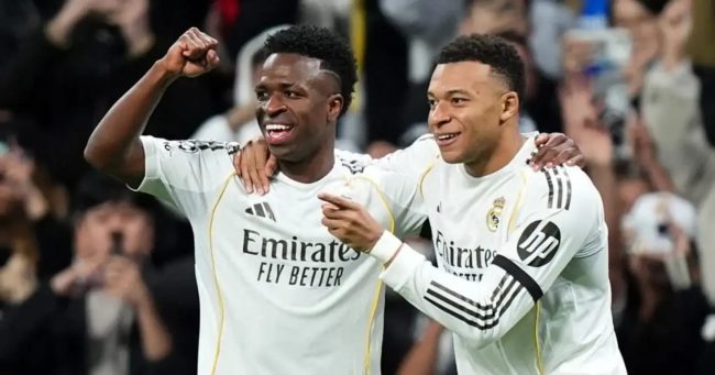 Vinícius Jr. a fost protagonistul meciului decisive pentru Real Madrid în Liga Campionilor, contribuind decisiv la calificarea echipei sale în semifinale cu o victorie spectaculoasă 2-1 împotriva Manchester City. Cu o evoluție impresionantă pe terenul adversarului, atacantul brazilian a reușit să înscrie ambele goluri ale formației blanco, consolidându-și astfel statutul de unul dintre cei mai periculoși jucători din competiție și aducând spaniolilor un avantaj important înaintea returului de pe Santiago Bernabéu