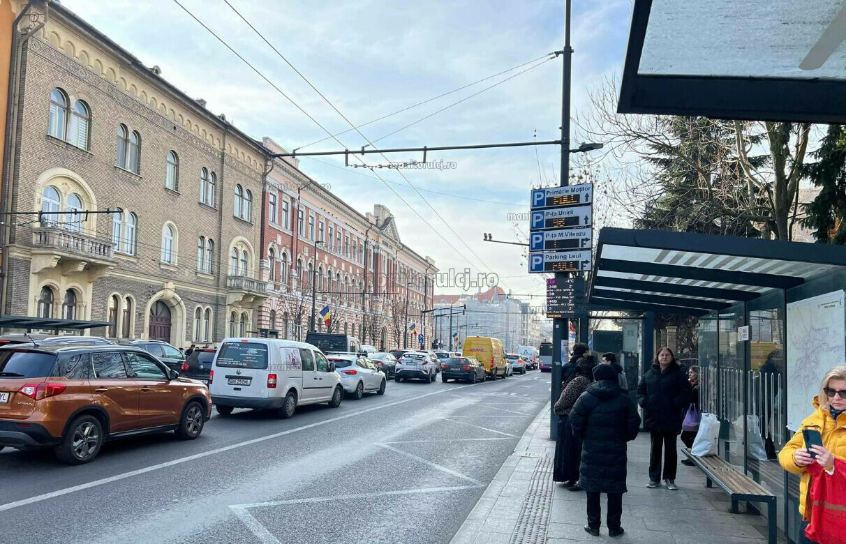 Vremea se răcește semnificativ în toate regiunile țării, cu temperaturi maxime ce vor ajunge până la 11 grade Celsius, în timp ce în Cluj-Napoca, temperaturile vor fi și mai scăzute, cu maxime de doar 11 grade și minime apropiate de 0 grade