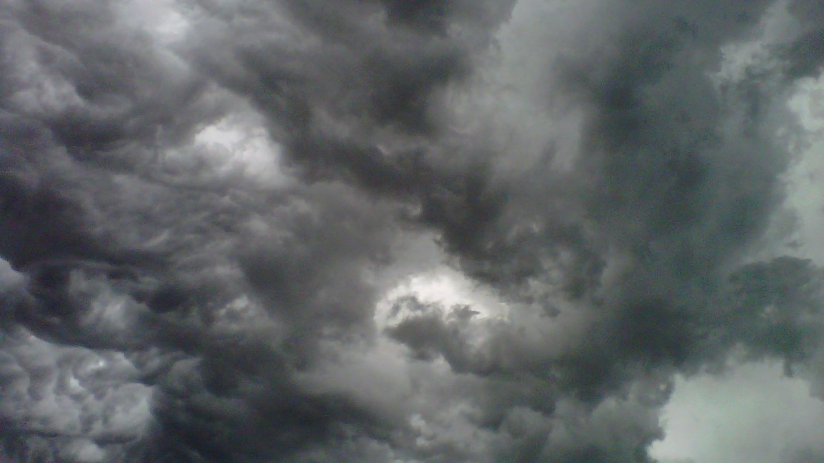 Avertizare meteo de vreme severă pentru zona Chicago și împrejurimi: furtuni violente pot face ravagii până marți dimineață Orașul Chicago și zonele din apropiere se află sub amenințarea unei fenomene meteorologice intense, iar autoritățile au emis un avertisment de vreme severă până în cursul nopții de luni spre marți