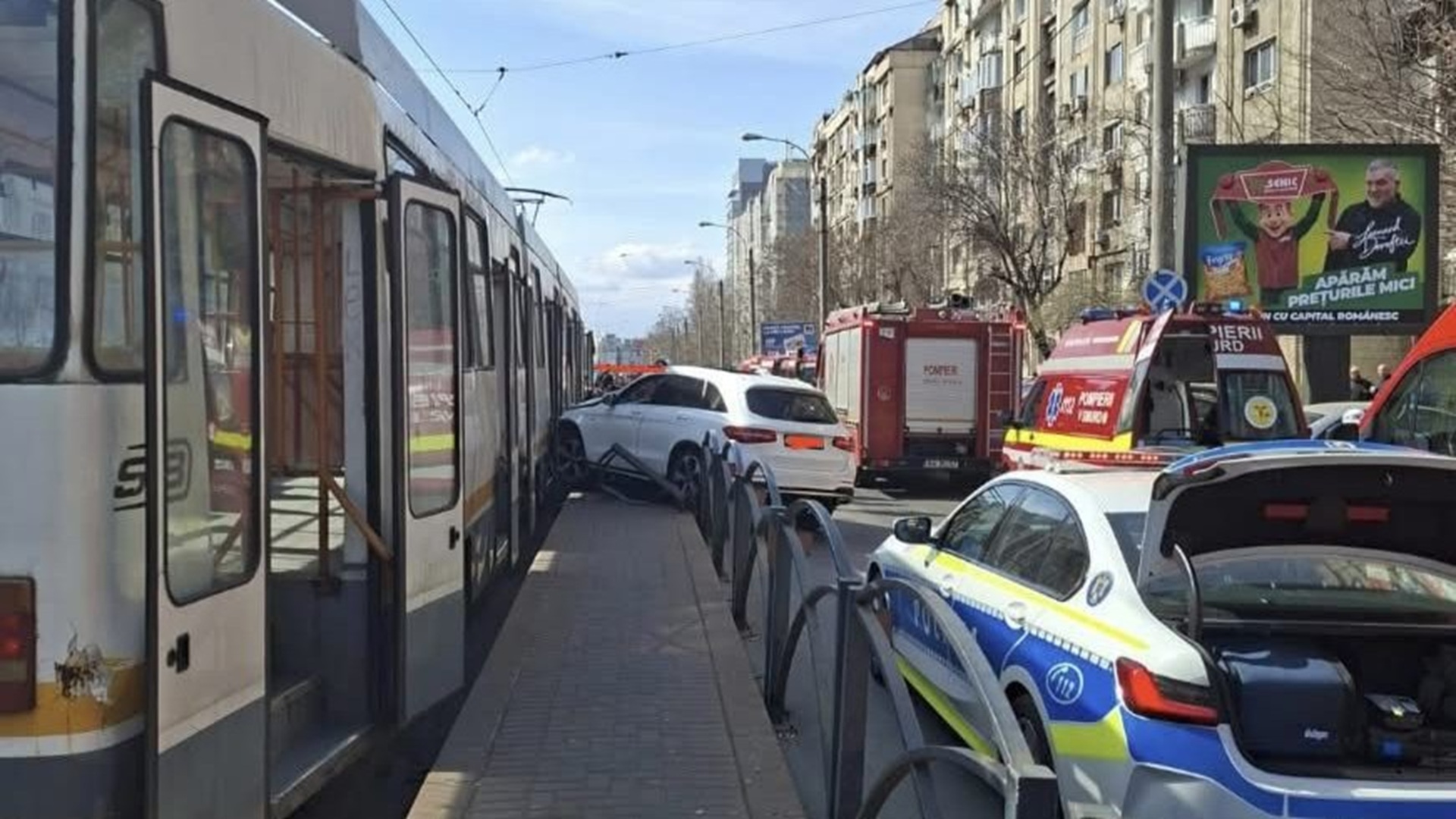Un accident grav a zguduit joi după-amiază capitalei, blocând temporar circulația tramvaielor și readucând în prim-plan pericolele rutiere din București