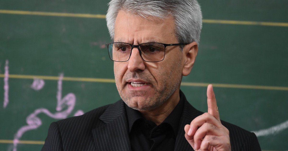 Iranul avertizează România: posibile repercusiuni politice și juridice pentru acceptarea prezenței americane Iranul a lansat luni un avertisment ferm către România, amenințând cu răspunsuri pe plan politic și juridic dacă aceasta va permite Statelor Unite utilizarea bazelor din teritoriul său pentru operațiuni împotriva Iranului