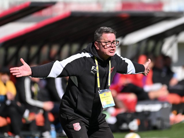 Flavius Stoican a renunțat oficial la funcția de antrenor al celor de la Dinamo București, după o campanie dificilă în coronație, ce a culminat cu eșecul în accesul în play-off-ul Ligii a doua