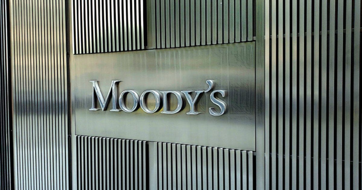Moody’s menține perspectivă negativă asupra ratingului României, semnalând riscuri semnificative în implementarea reformelor Agenția de evaluare financiară Moody’s Ratings a încheiat ultima sa analiză periodică a ratingurilor țării noastre, ridicând semne de alarmă cu privire la stabilitatea fiscală și perspectivă pe termen mediu