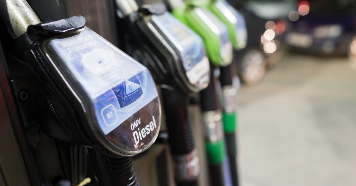 Guvernul României urmează să declare stare de criză pe piața carburanților, în contextul creșterii accelerate a prețurilor la motorină și benzină, provocată de criza internațională și conflictele din Orientul Mijlociu