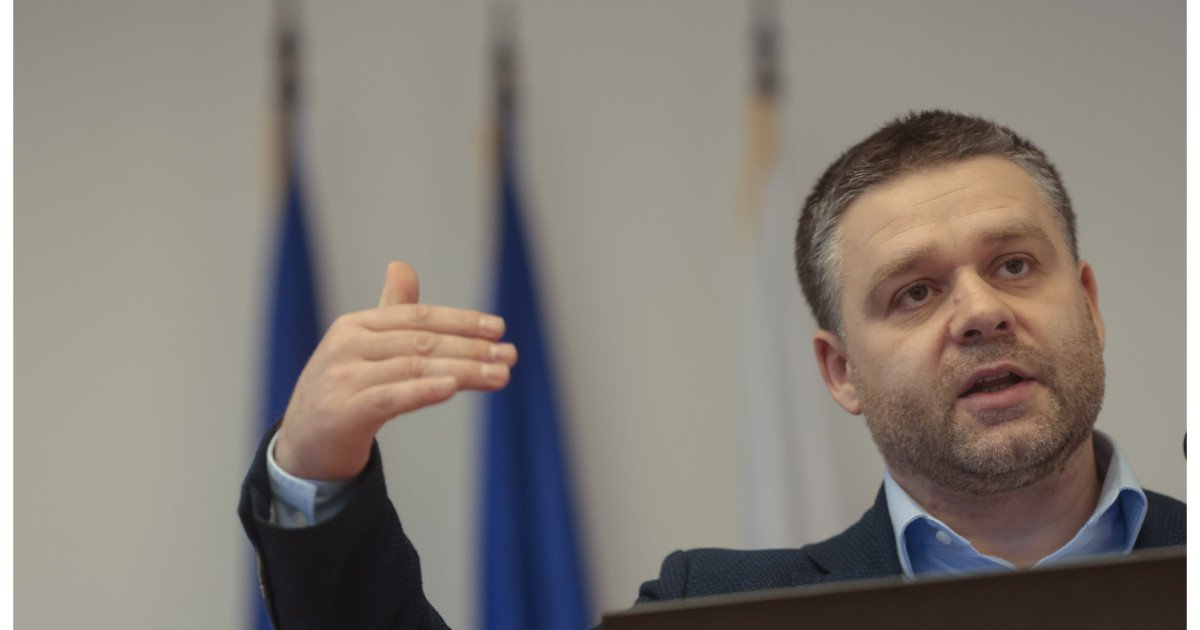 Primarul general al Capitalei, Ciprian Ciucu, a lansat un apel ferm către artiști și reprezentanții industriei culturale să refuze implicarea în promovarea ilegală a evenimentelor sau a produselor, avertizând că fenomenul afişajului ilegal a ajuns să fie „o boală oribilă” pentru oraș
