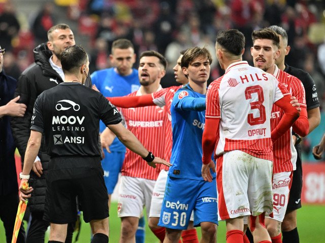 Universitatea Craiova a obținut o victorie importantă în deplasare împotriva lui Dinamo, scor 1-0, într-un meci decisiv din cadrul rundei a doua a play-off-ului SuperLigii