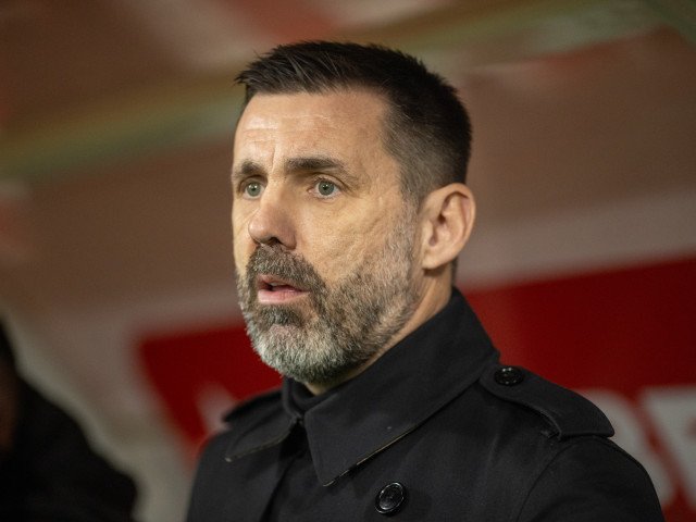 Dinamo continuă să traverseze o criză profundă în actuala ediție a Ligii I, fără a reuși să își găsească echilibrul după ce a fost învinsă de Rapid București cu scorul de 3-2, într-un meci plin de escaladări tensionate și goluri spectaculoase