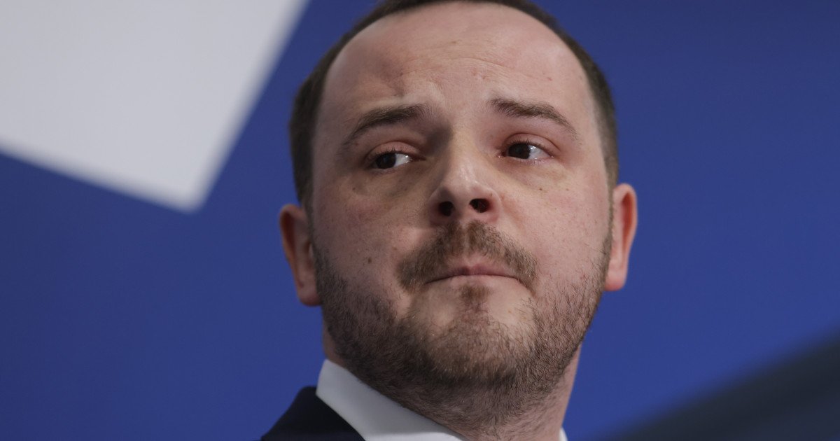 Fostul coordonator al secției de arsuri de la Spitalul Floreasca depune acțiune în justiție împotriva ministrului Sănătății, acuzând declarații defăimătoare Un dosar judiciar deschis pe rolul Tribunalului București aduce în prim-plan cazul fostului medic Tiberiu Paul Neagu, fostul coordonator al secției de arsuri de la Spitalul Floreasca din București