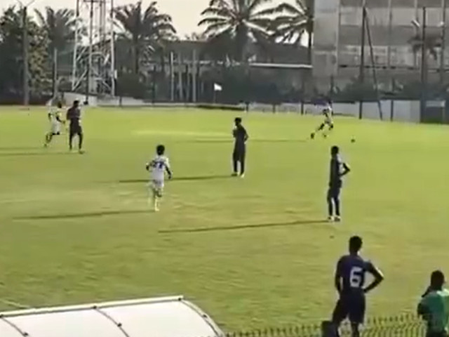 Conflict exploziv pe teren după decizia arbitrului: jucători refuză să mai evolueze, scorul devine secondary Un meci din campionatul național a devenit subiectul unor scene șocante, după ce tensiunile au escaladat într-un mod fără precedent